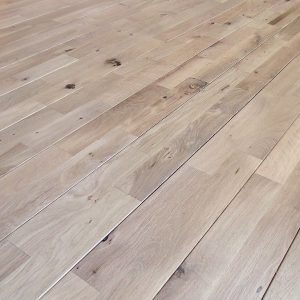 parquet chanfreiné petite pièce